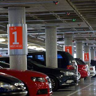 La EMT pone a la venta 275 abonos para el aparcamiento de Montalbán