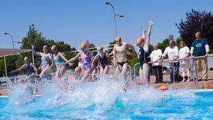 Las piscinas acogen una nueva edición de Mójate por la Esclerosis Múltiple
