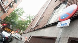 El nuevo carril bus de la calle Alcalá dispara los conflictos con la carga y descarga