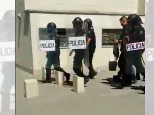 Detenido un miembro de la PAH en el desahucio de una familia en Parla
