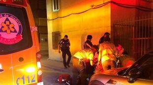 Los servicios de emergencias atienden al herido en Ciudad Lineal