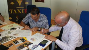 Los taxistas se unen en una app que permite pedir taxis para viajar con mascotas o bicicletas