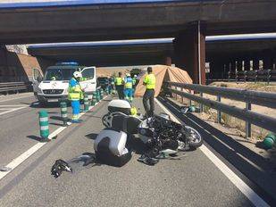 Fallece un motorista en un accidente en la M-50