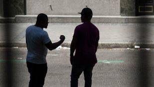 “Si no les das dinero, te arañan el coche”: el problema de los 'gorrillas' en Chamberí