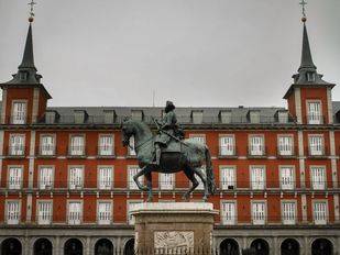 Casi 3.000 personas se reunieron en la Plaza Mayor para ver Il trovatore