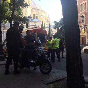 Grave una mujer de 86 años, tras ser atropellada por una moto en la calle Bailén