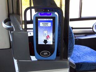 Ya están operativas las primeras máquinas validadoras de nueva generación en autobuses de la EMT