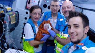 Efectivos del Summa han atendido a una mujer que ha dado a luz en el portal de su casa, en Fuencarral-El Pardo