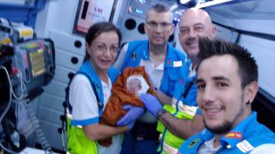 Una mujer da a luz en el portal de su casa en Fuencarral