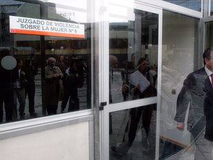 Prisión provisional para el hombre que asestó dos puñaladas a su expareja en Alcorcón