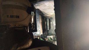 Un aparatoso incendio en una vivienda en Alcobendas se salda con 11 intoxicados por humo