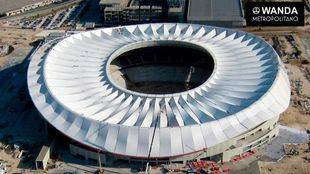 Vista general del estadio Wanda Metropolitano una vez terminada la instalación de su cubierta