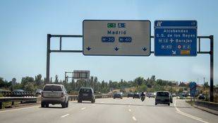 Uno de los carriles de las vías de servicio de la A-1, cerrado durante dos meses