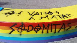 Pintadas homófobas en Torrelodones: "Maricones no bienvenidos"