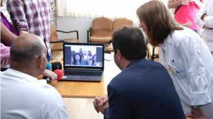 El Hospital de Guadarrama conecta a pacientes con sus allegados a través de tablets