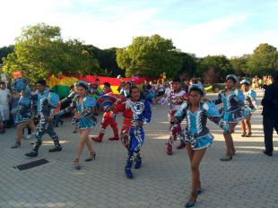 Danzas folclóricas bolivianas en Usera para acoger a la virgen de la Urkupiña