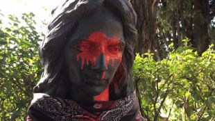 Una cadena de ataques en La Almudena afecta a las estatuas de los Flores y al panteón de Calvo-Sotelo