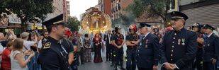 La procesión de La Paloma recorre las calles de Madrid