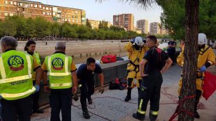 El hombre rescatado del Manzanares se cayó porque se había quedado dormido