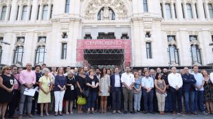 El Ayuntamiento guarda un minuto de silencio por el atentado