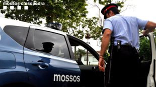 Los Mossos registran el piso del imán de Ripoll