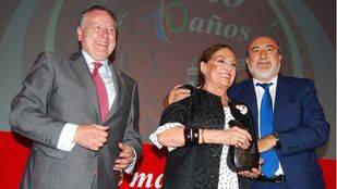 Nati Mistral recibió el premio a Toda una Vida en la VIII edición de los Premios Madrid