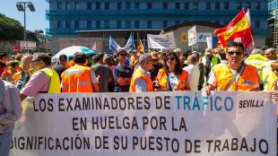 Los examinadores de tráfico desconvocan la huelga indefinida pero mantienen los paros parciales