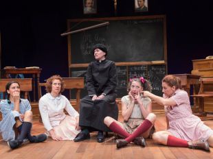 'El florido pensil', ahora con chicas