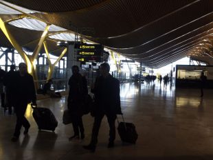 La creación de la figura de "vigilante aeroportuario", condición para que no haya huelga en Barajas