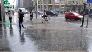 Fuertes tormentas y lluvias refrescan Madrid este lunes