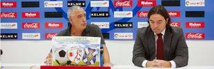 El presidente del Rayo Vallecano, Raúl Martín Presa, y el concejal-presidente de los distritos de Puente de Vallecas y Villa de Valleas, Francisco Pérez.