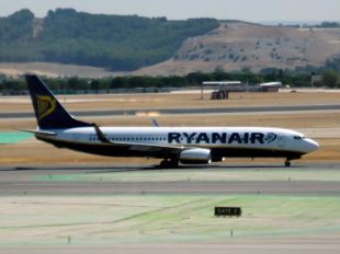 Evacuado un avión con destino Madrid por una falsa amenaza de bomba