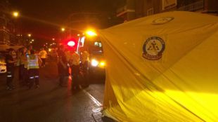 Muere un niño tras empotrarse un vehículo en una tienda en Usera