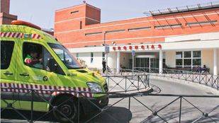 Muy grave un motorista tras chocar contra un guardarrail