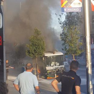 Arde una barredora en plena Gran Vía