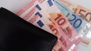 Detenidas tres personas por intentar cambiar dinero robado