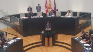 El PP reprocha a la alcaldesa haber dado "la vuelta a l mundo dos veces en dos años"