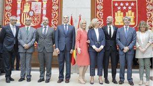 Cifuentes culmina su crisis con tres caras nuevas y cuatro juras