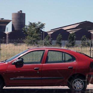 Un coche en la Colonia Marconi de Villaverde (archivo).