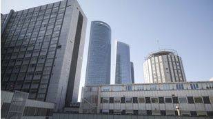 La sala de espera de la UCI Pediátrica de La Paz, cerrada