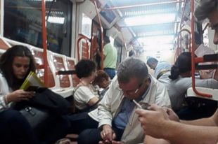 El detenido por la pelea en el Metro que disparó la pistola de fogueo es menor