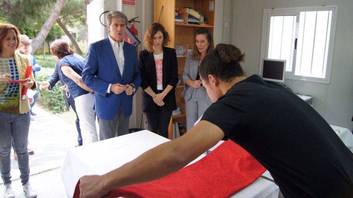 Garrido visita el centro de día José de las Heras