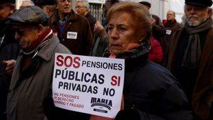 Manifestación convocada por la plataforma Mayores en Acción en defensa del poder adquisitivo de las pensiones y por la garantía de los servicios básicos.