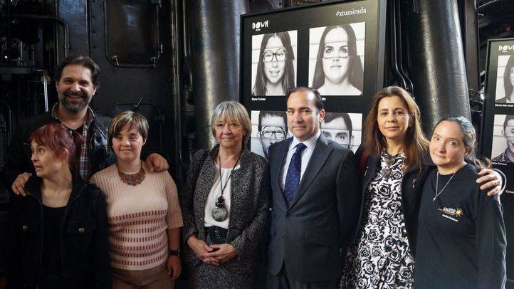 Metro de Madrid en la presentación de la exposición fotográfica 'Xtumirada', en la Nave de Motores de Pacífico.