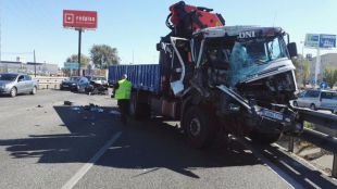 Accidente en cadena sin heridos con cinco camiones y tres turismos en la A-5