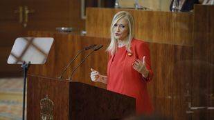 Cifuentes dice que Cataluña "sigue siendo España"