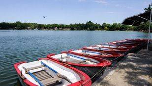 Barcas en el lago.