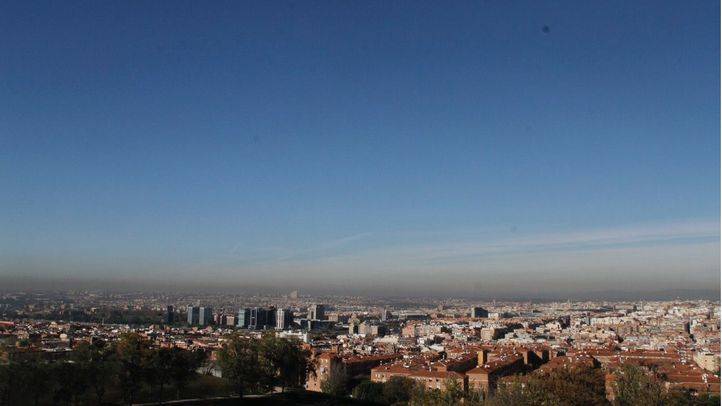 Boina de contaminación vista desde el parque del Tío Pío en Vallecas.