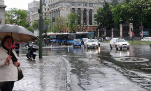 Las primeras lluvias del otoño colapsan las entradas a Madrid
