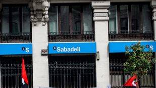 La sucursal de Zurich cambia su sede social a Madrid y el Sabadell se lo piensa